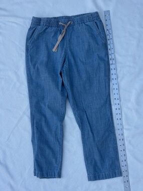 LL Bean, Petite Size 6 - lightweight chambray capri pants